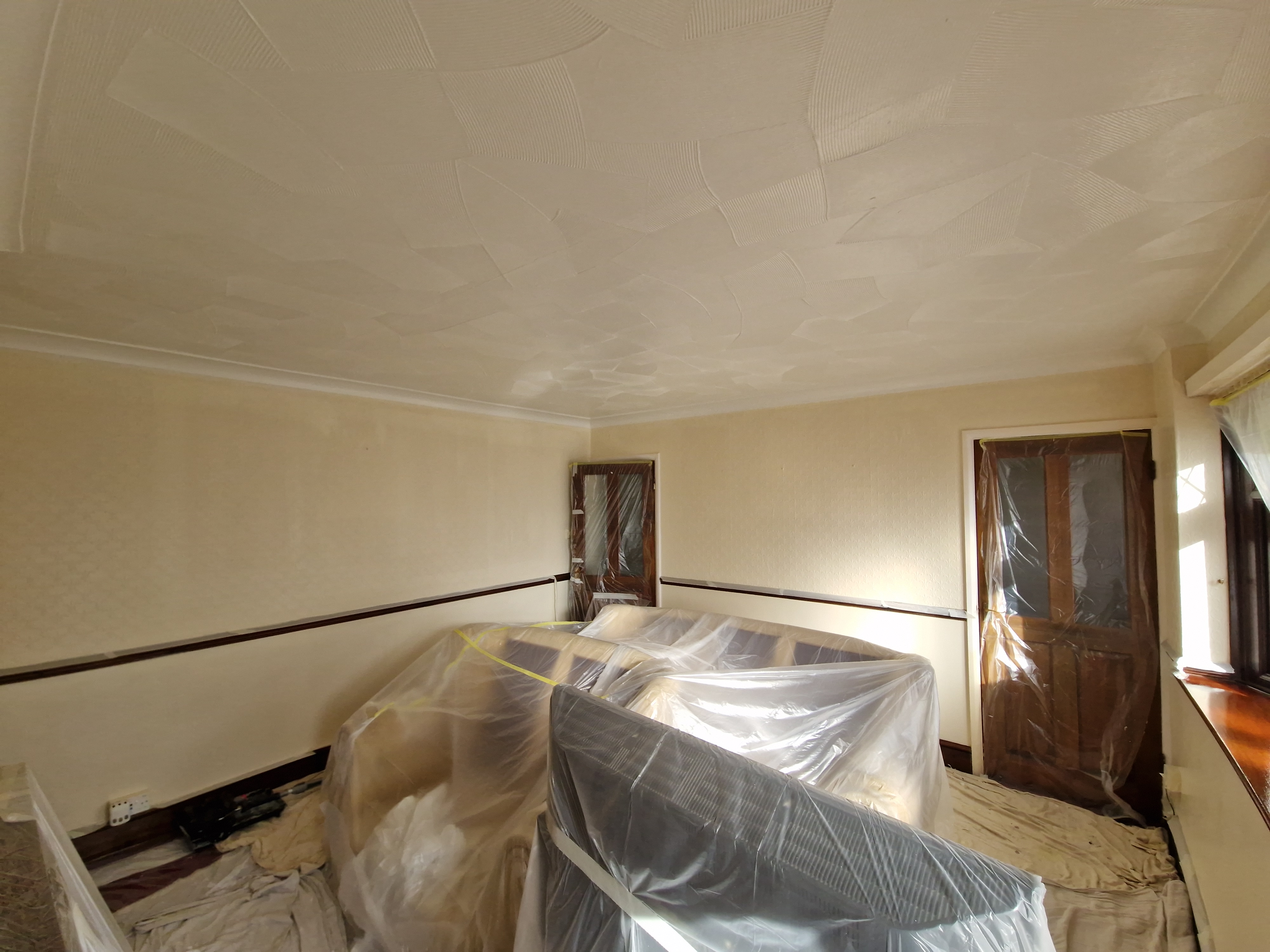 Living room ceiling with smooth even coverage