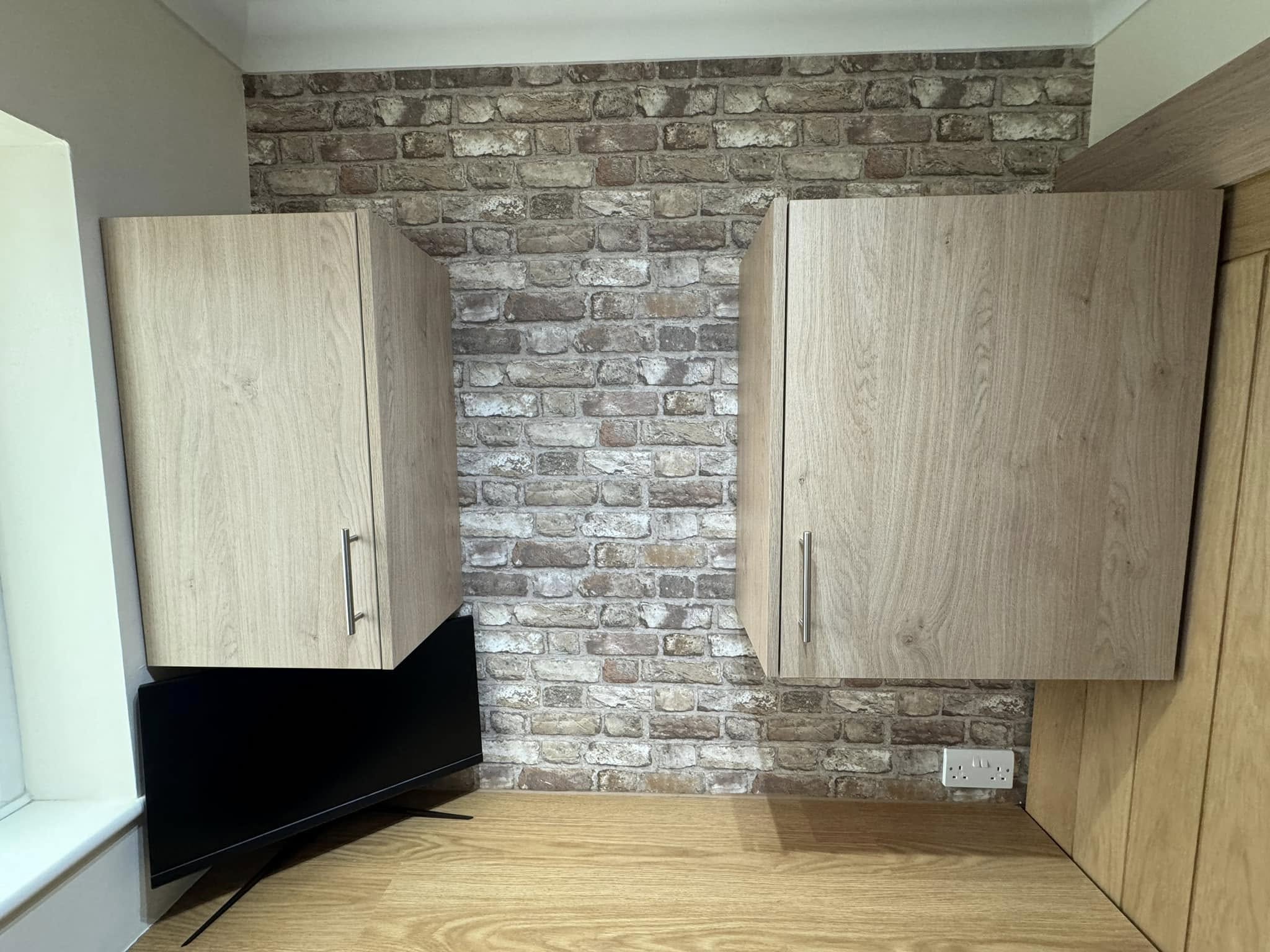 Wallpaper aligned perfectly around corners